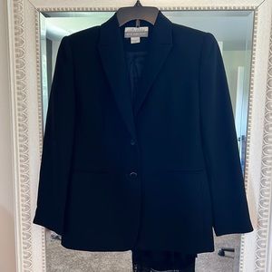 Black suit jacket Petite sophisticate size 2